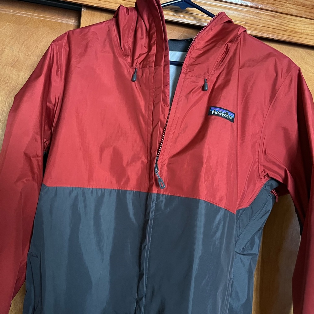 Patagonia torrentshell rain/wind jacket